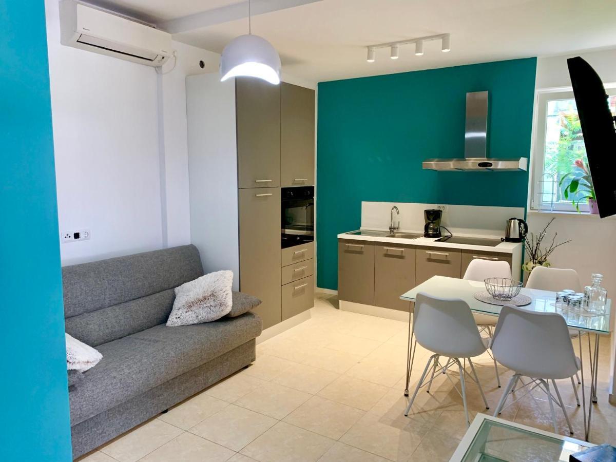 Deluxe Suites Mandic Omis Bagian luar foto
