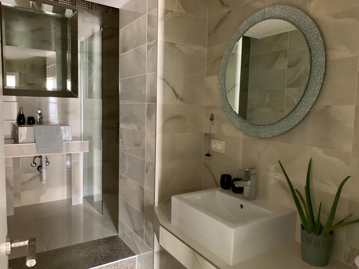 Deluxe Suites Mandic Omis Bagian luar foto